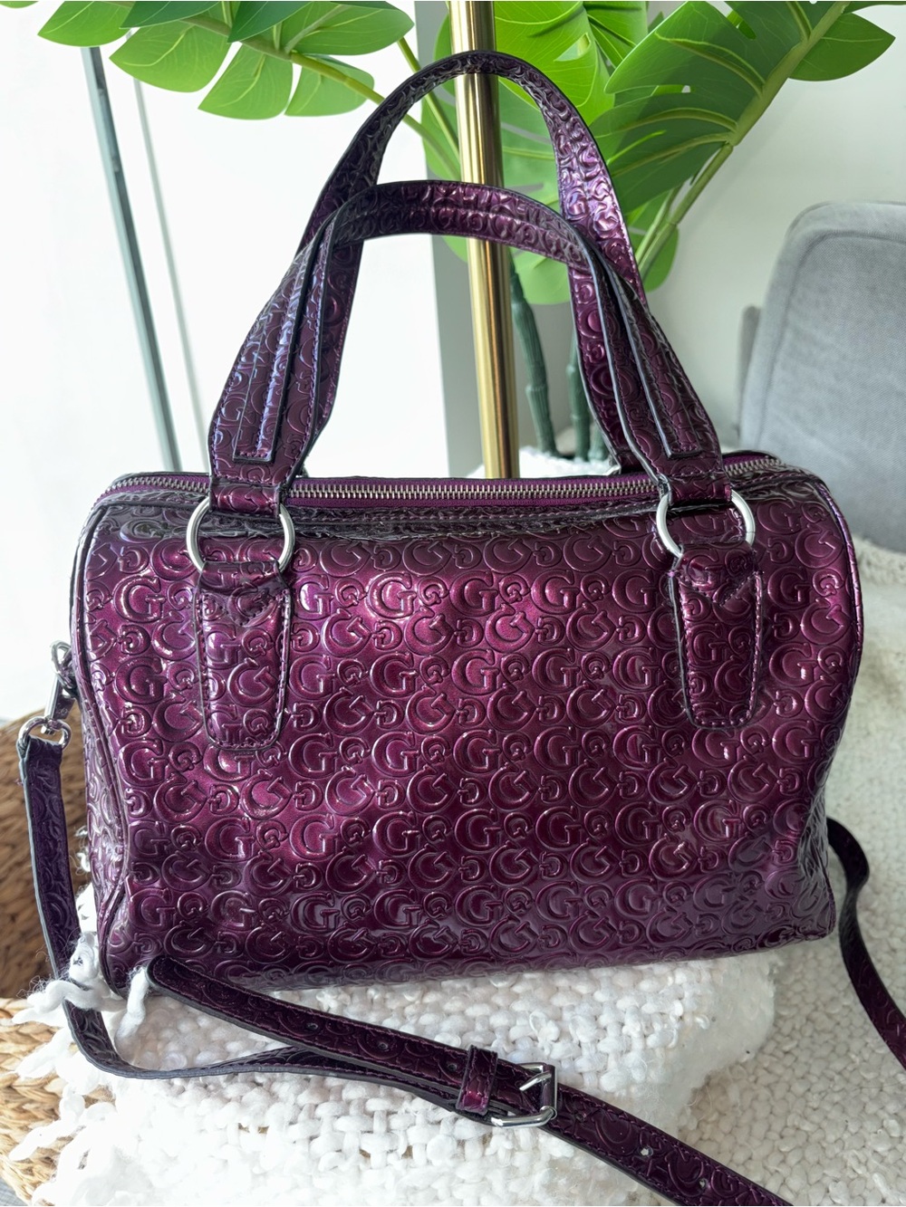 Vintage Y2K GUESS Plum Embossed G Monogram Bowler Satchel Shoulder Bag Purse - Picture 5 of 10